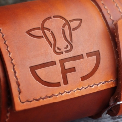 CFJ - Cabanha Fiorelli - Mockup: Aplicação da Marca em Bolsa de Couro!